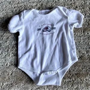 Colorado Avalanche Vintage Onesie Creeper Diaper Shirt Snapshirt: 0-6 months